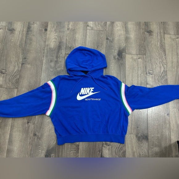Nike Tops - Women’s Nike Crop Pullover